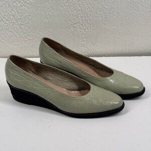 Vintage Salvatore Ferragamo Wedge Pumps Croc Embossed Leather Nile Green Sz 8.5